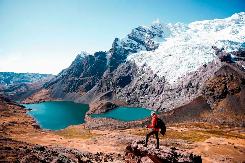 Stunning lakes in Ausangate Trek
