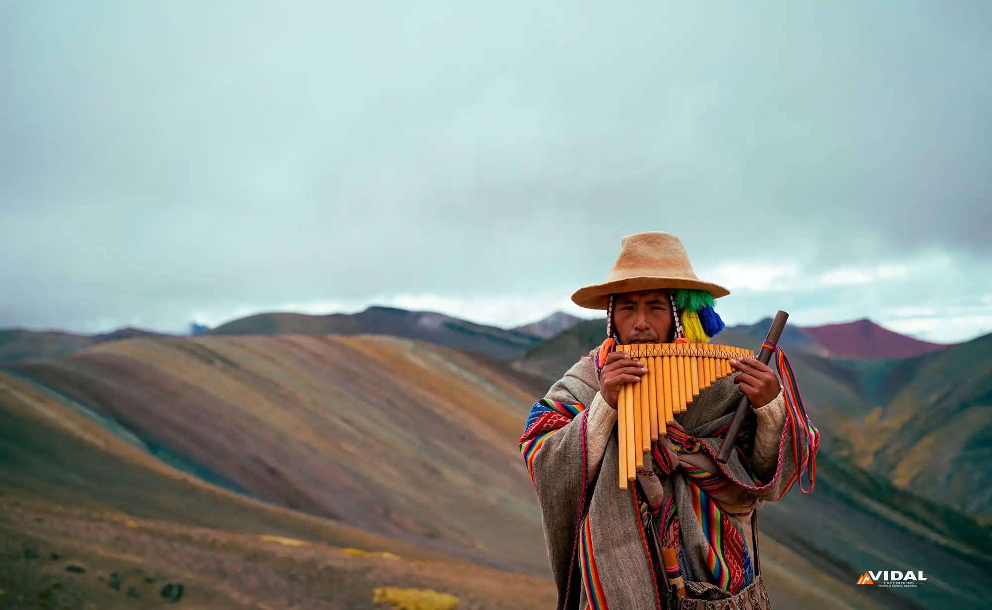local playing music in Palccoyo mountain