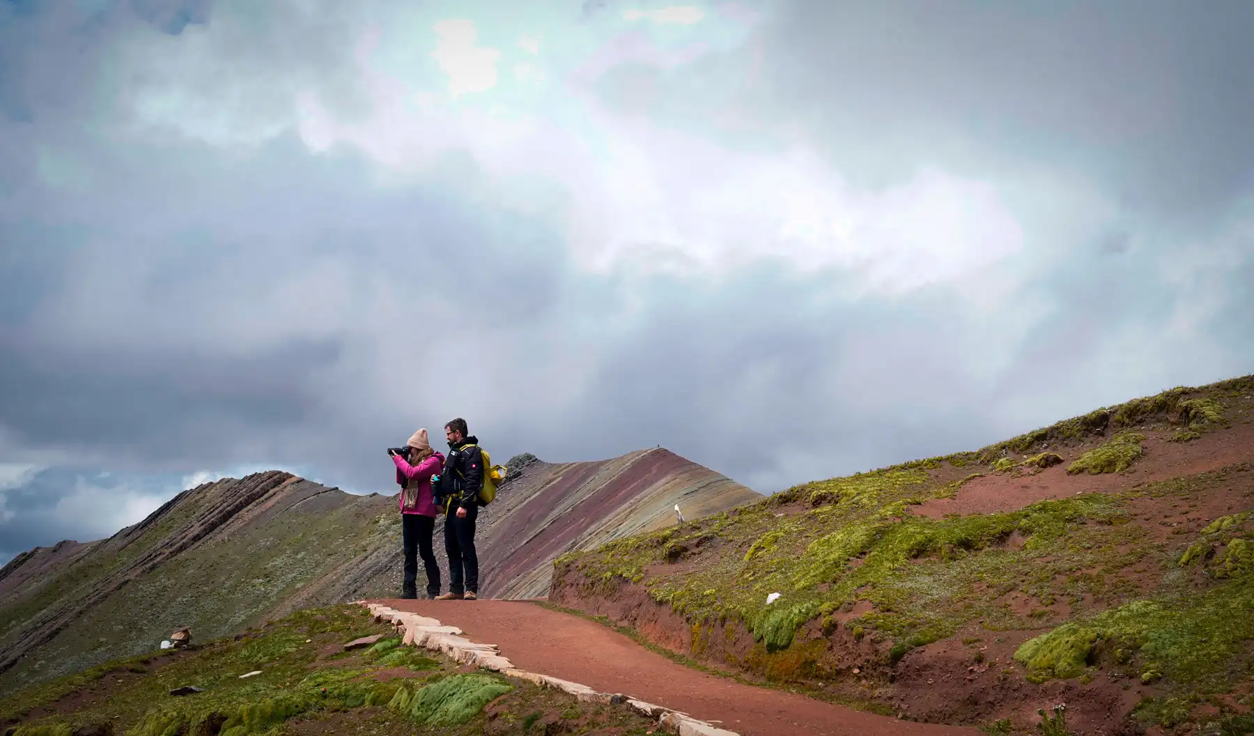 Customers at the Palccoyo Rainbow Mountain