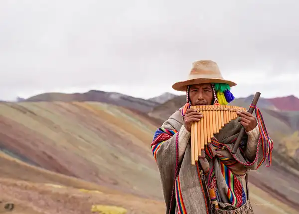 Local playing Inca floute in Palccoyo